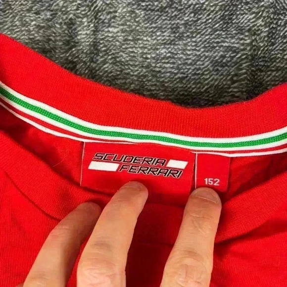 Ferrari Racing Formula 1 Scuderi Sebastian Vettel T-Shirt Size 152 Youth M/L - Picture 3 of 10